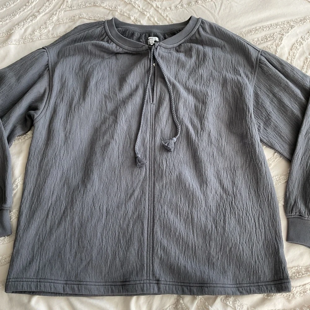 aerie Charcoal Gray Textured V-Neck Top with Tassel Tie - Picture 5 of 9